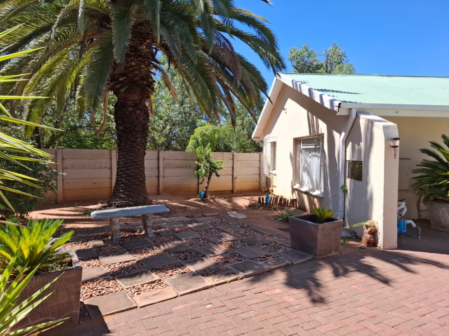 4 Bedroom Property for Sale in Generaal De Wet Free State